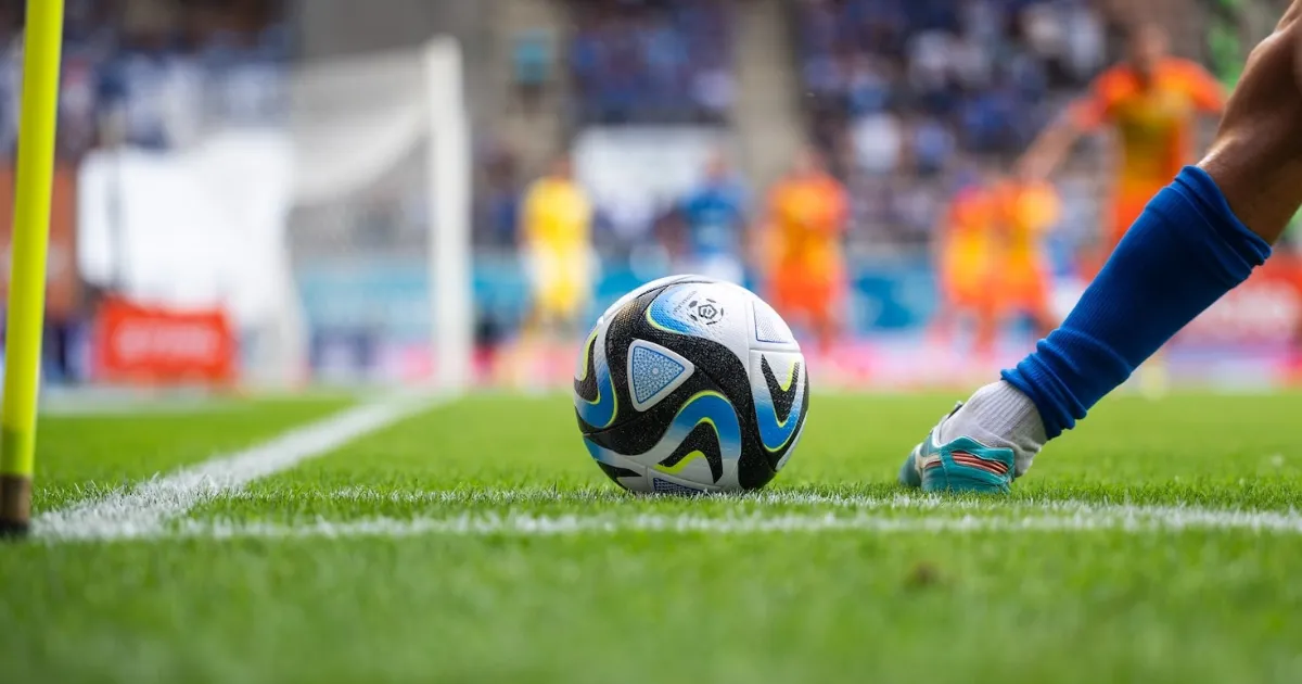 【角球戰術大解密】不只是把球踢進去？看懂 2026 世界盃的「空中大戰」